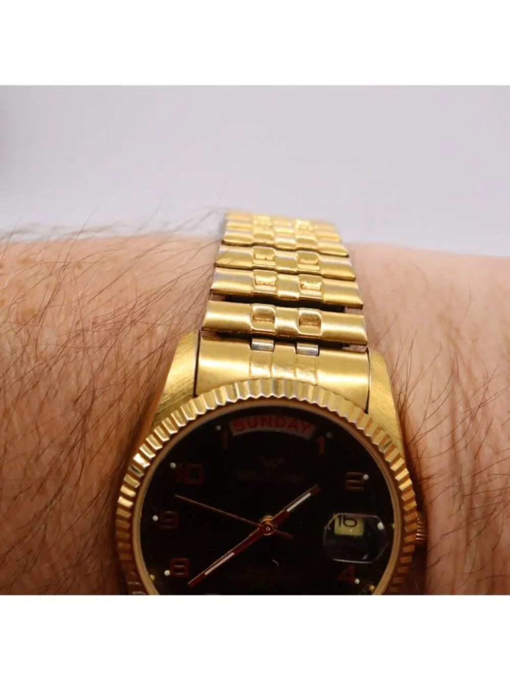 Waltham Day Date President Watch Fluted Bezel Vintage Quartz 6M55 Mens Gold Tone